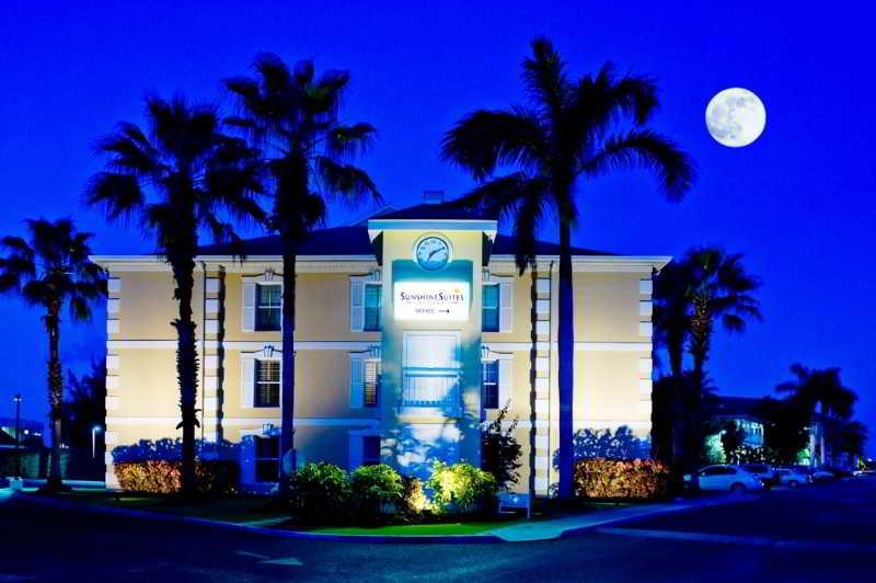 Sunshine Suites Resort West Bay Dış mekan fotoğraf