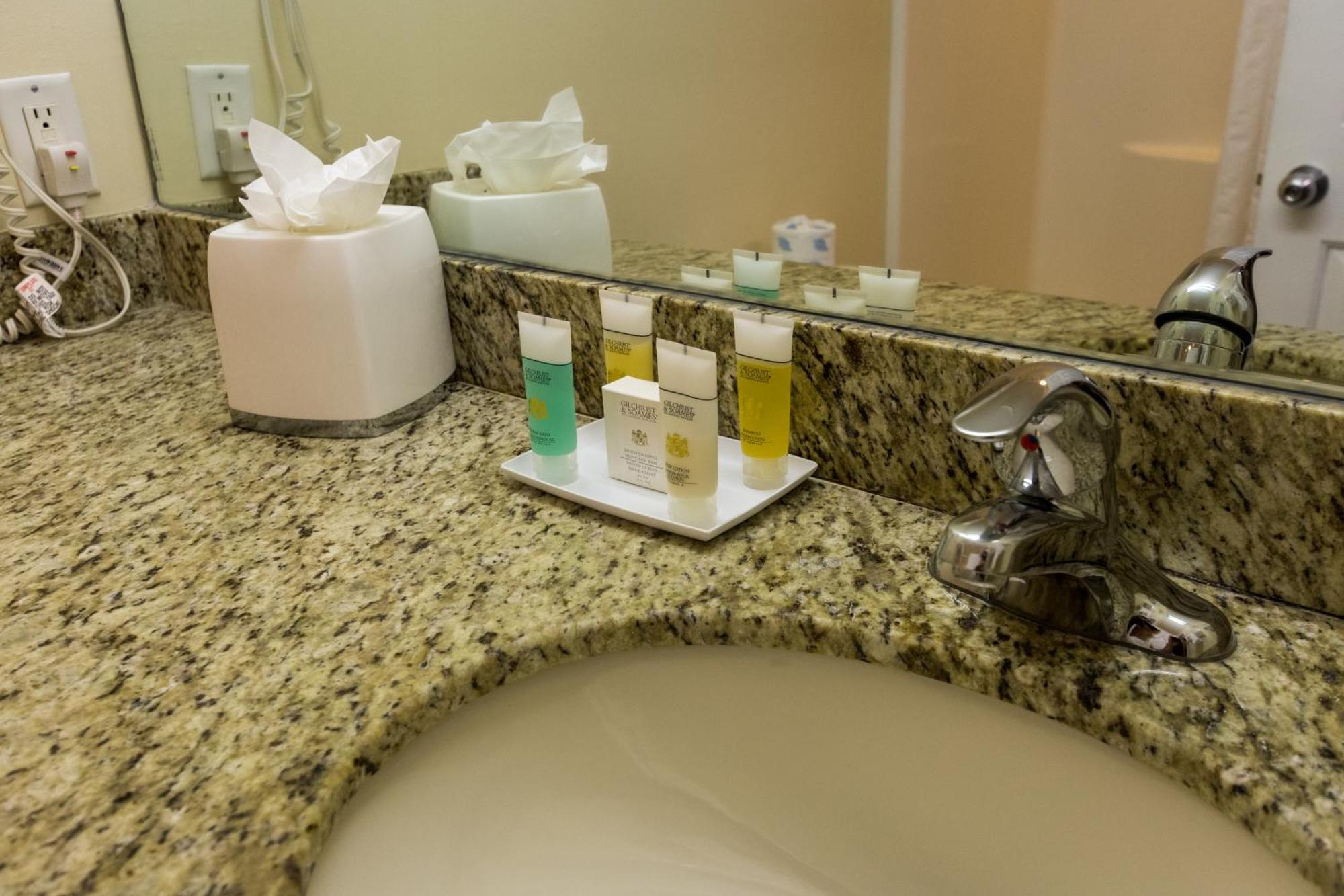 Sunshine Suites Resort West Bay Dış mekan fotoğraf