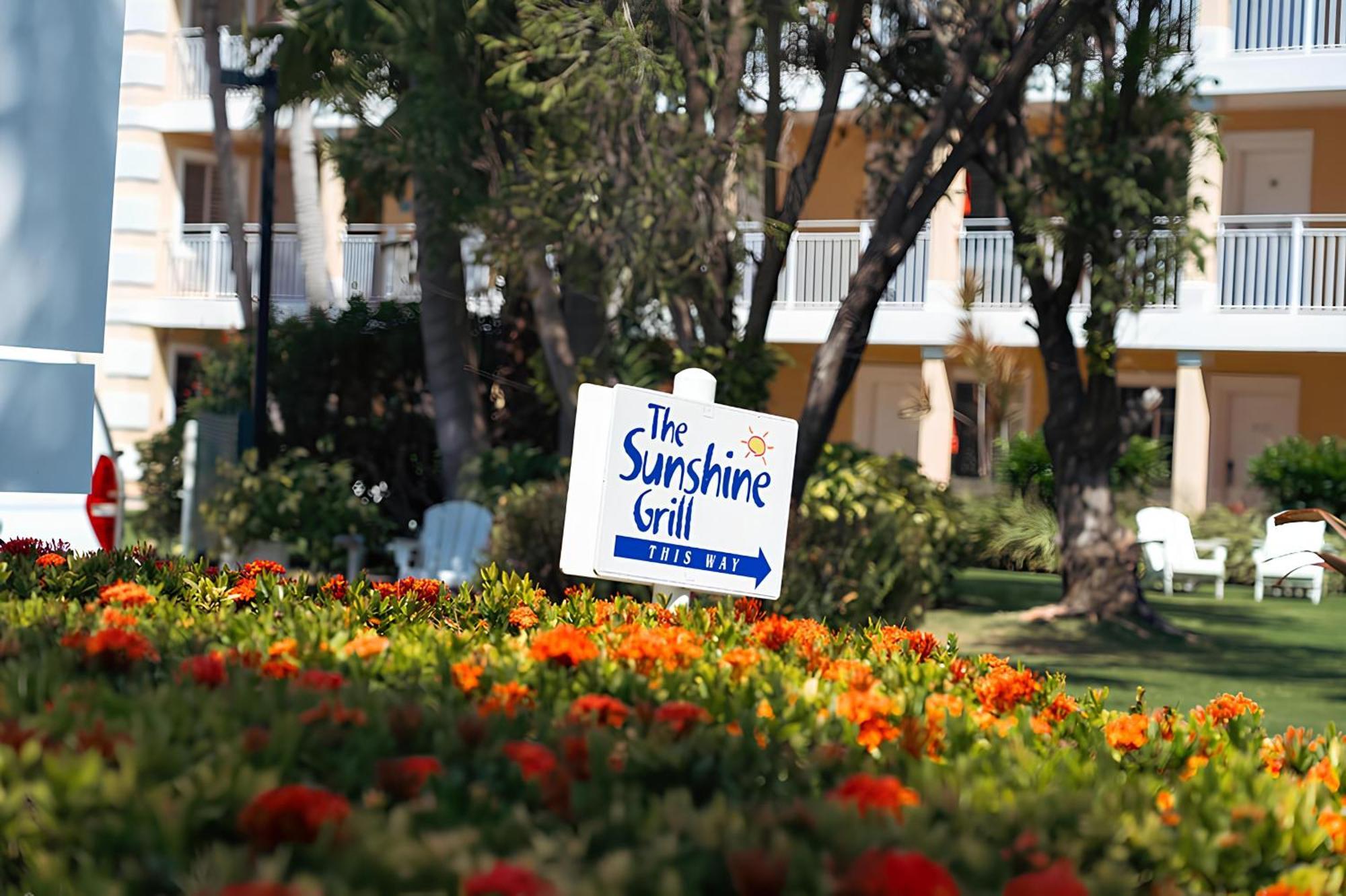 Sunshine Suites Resort West Bay Dış mekan fotoğraf